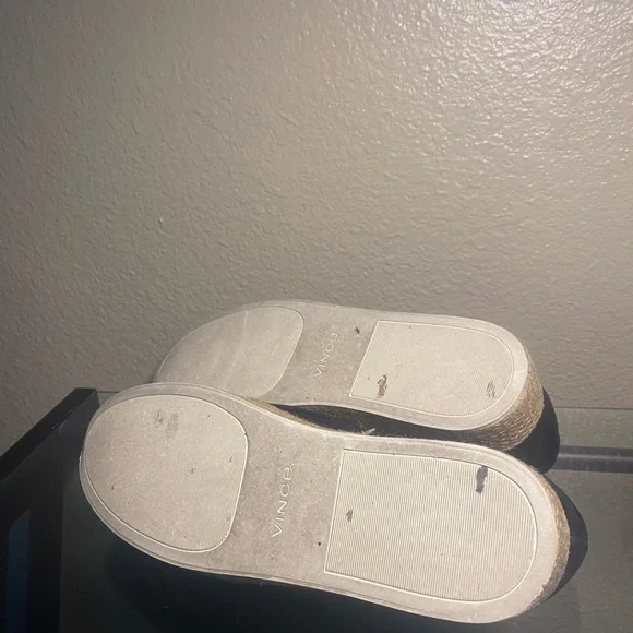 VINCE Women’s Black Slip-On Shoes - Picture 4 of 4